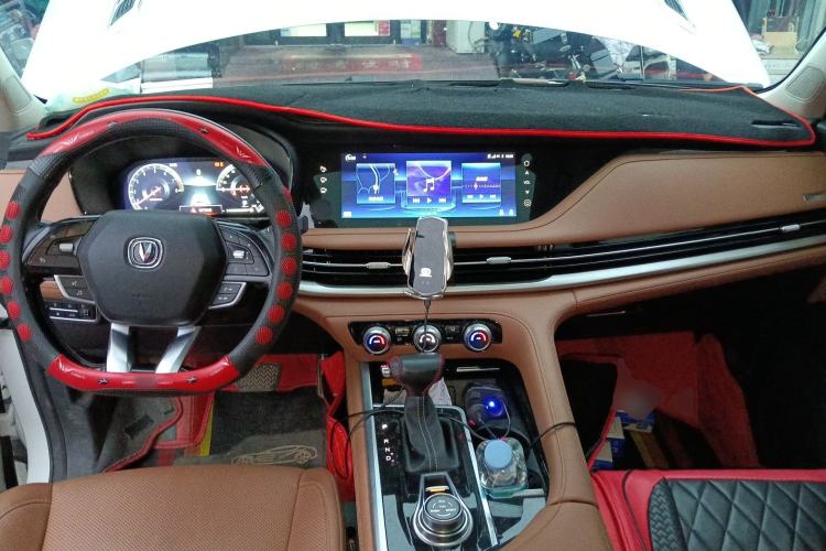 Used CHANGAN CS95 2021 2.0T Two-Wheel Drive Luxury Version Center Console