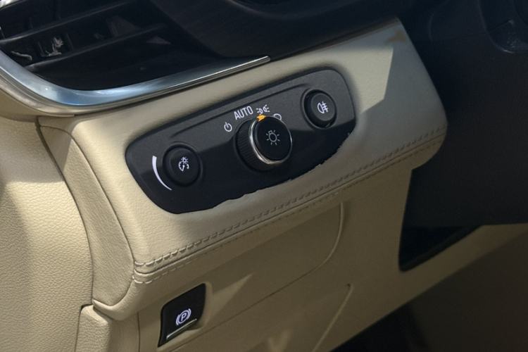 Used Buick GL8 2022 ES Landtrek 653T Luxury Edition
