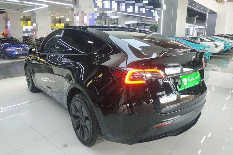 Used Tesla Model Y 2023 Long-Range All-Wheel-Drive Version
