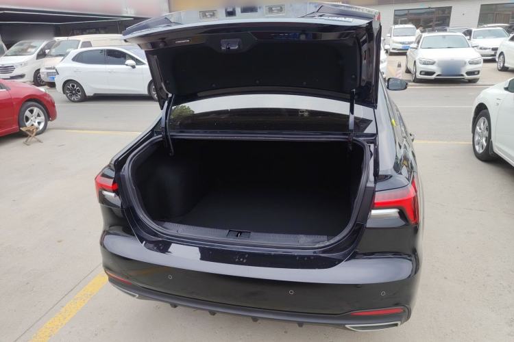 Used Roewe i6 MAX 2020 300TGI Automatic Sporty Cool Edition Trunk