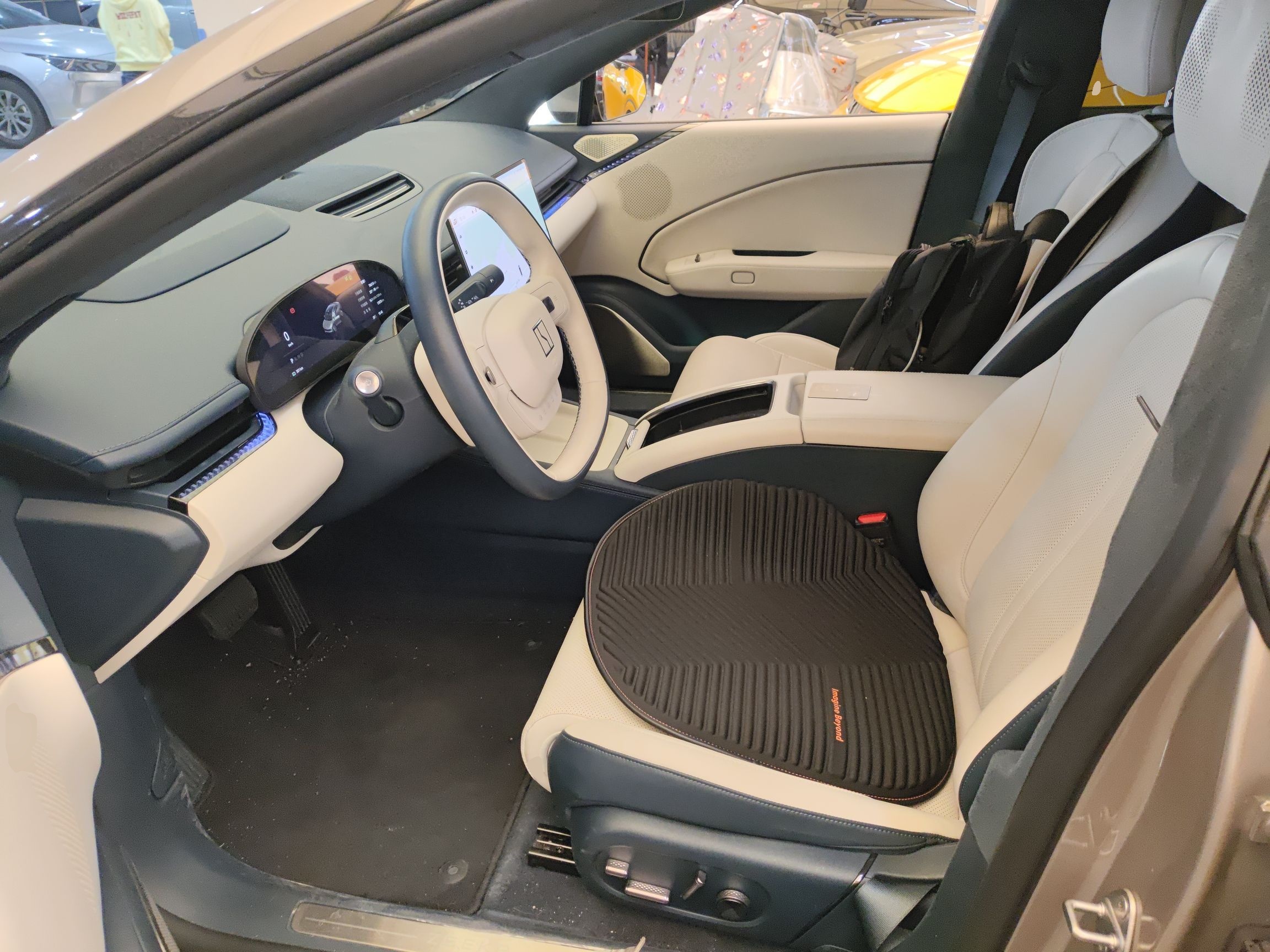 Переднее сиденье в автомобиле