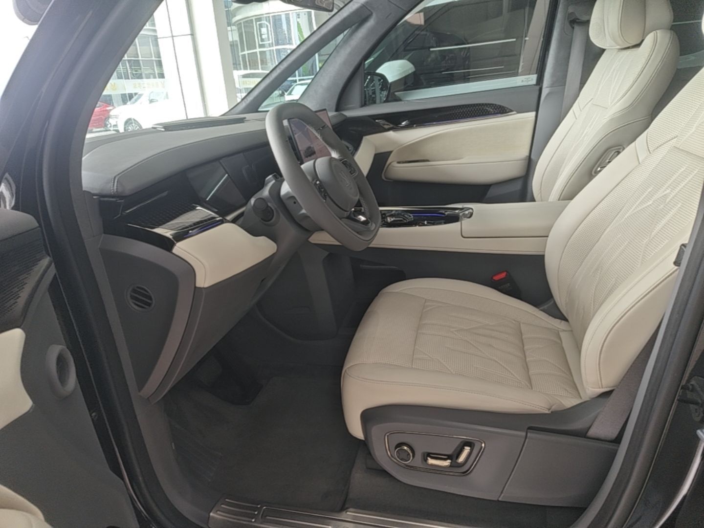 Zeekr 009 2024 7-Seater Walk-Through Version Four-Wheel Drive 108 kWh — снимка 17