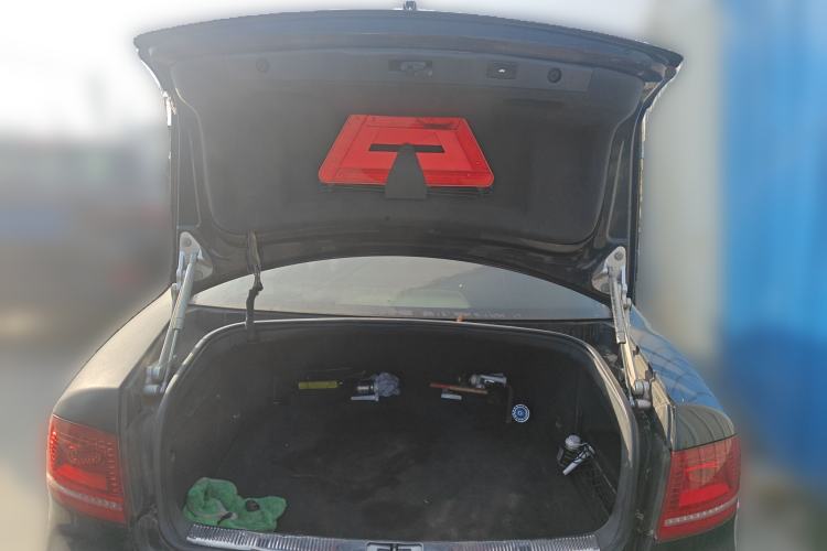 Used Volkswagen Phaeton 2011 3.6L V6 5-Seater Extended-Length Individual Edition Trunk