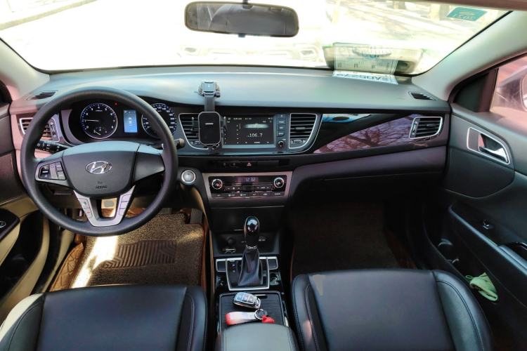 Used Hyundai Mistra 2016 1.8L Automatic Smart GLS Center Console