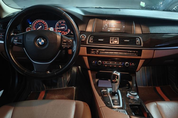 Used BMW 5 Series 2017 525Li Leading Model Center Console