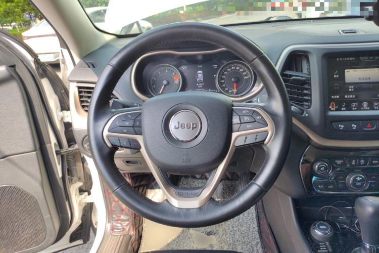 Used Jeep Cherokee 2016 2.4L Superior Edition Steering Wheel