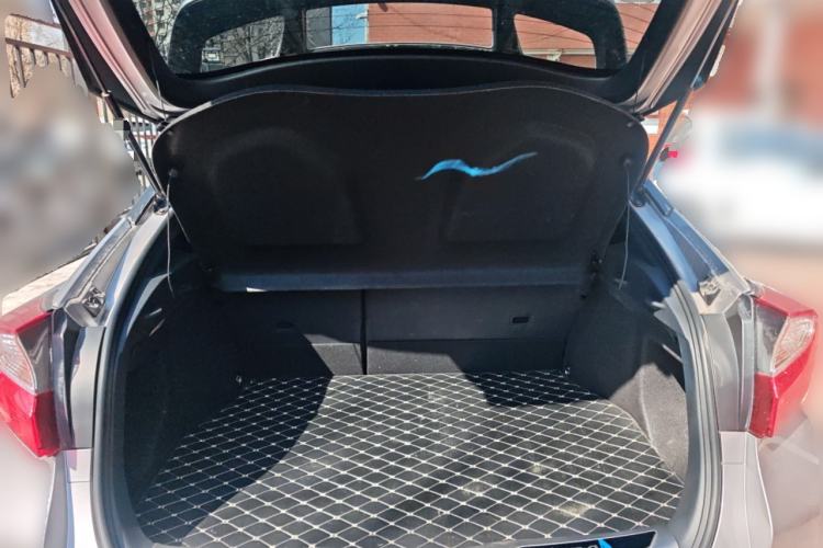 Used Toyota IZOA 2021 Dual-Motor 2.0L Yi Xing Edition Trunk