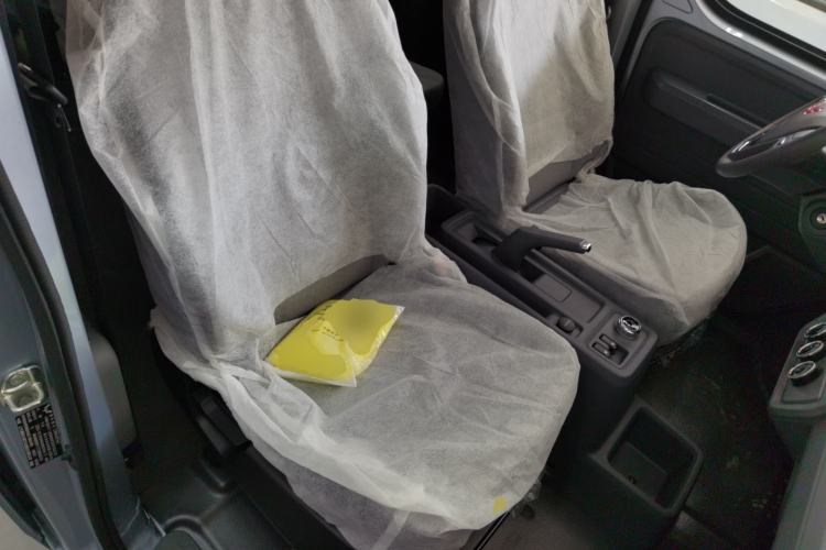 Used Wuling Yangguang 2024 300KM Comfort Version Passenger Van 75kW