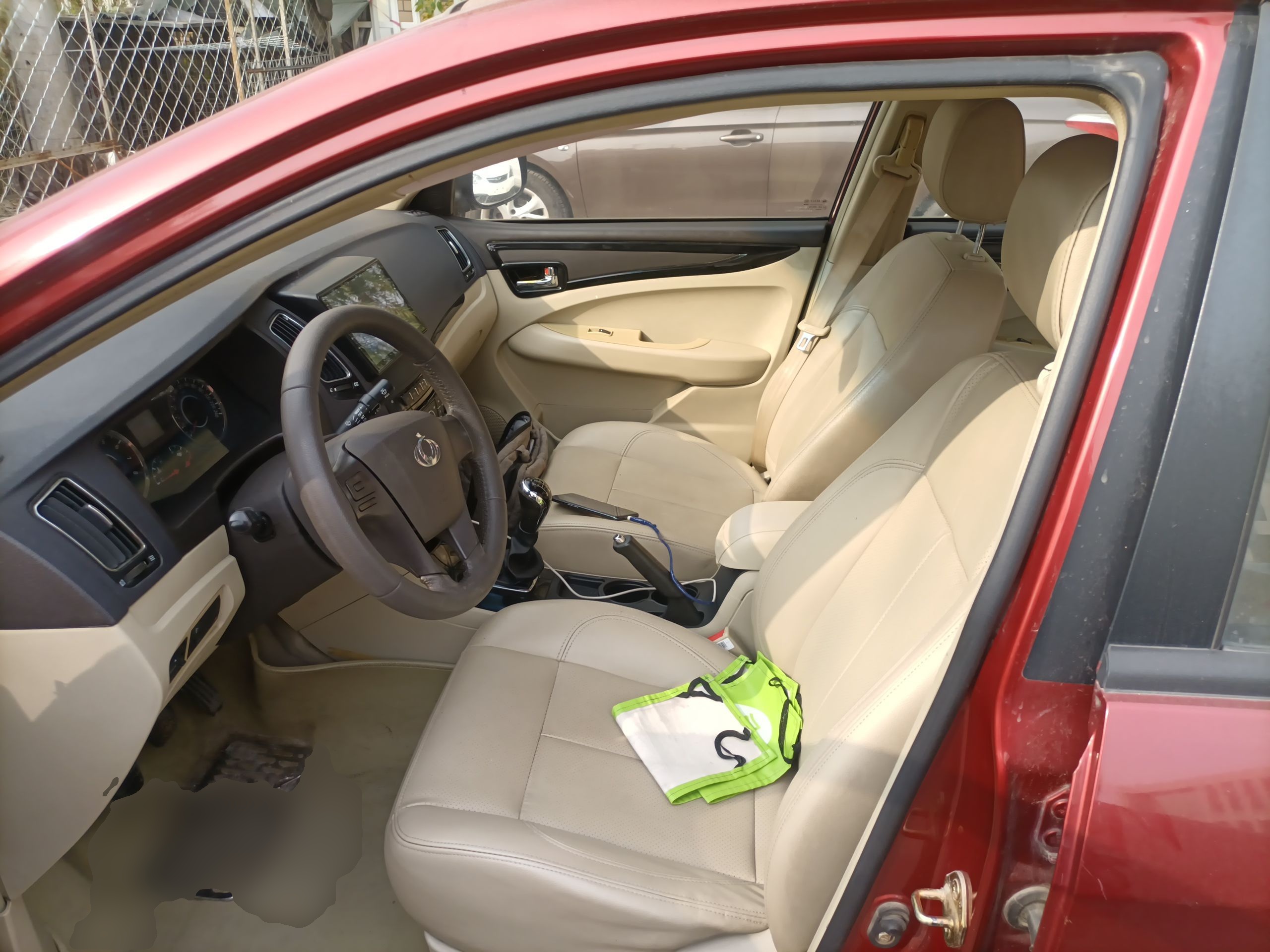 Переднее сиденье в автомобиле