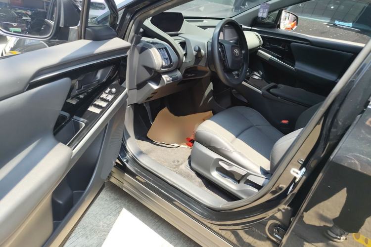 Used Toyota FAW bZ4X 2022 Two-Wheel-Drive Long-Range JOY Edition Driver Seat