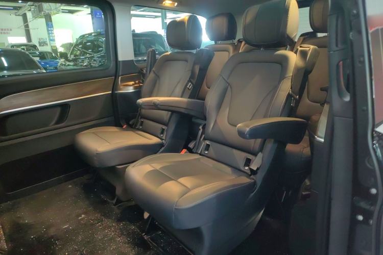 Used Mercedes-Benz V-Class 2024 V 300 Pilot Edition