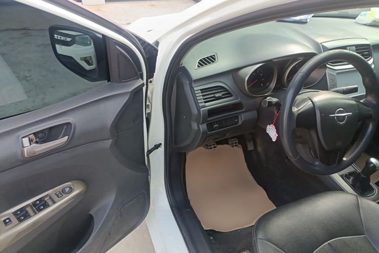 Used Haima M3 2015 1.5L Manual Standard with Sunroof
