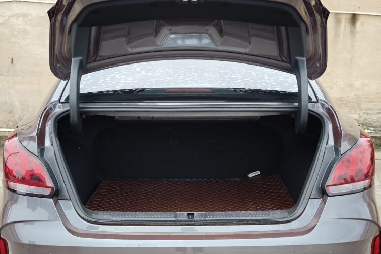 Used MG 5 2021 180 DVVT CVT Youth Luxury Edition Trunk