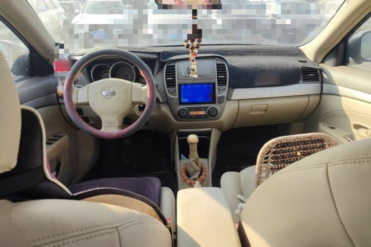 Used Nissan Sylphy 2012 Classic 1.6XE Manual Comfort Edition Center Console