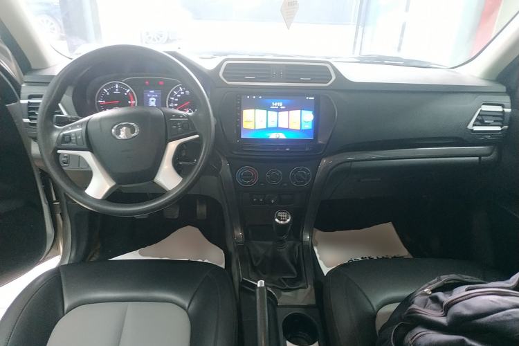 Used Great Wall Wingle 5 2023 2.0T Diesel Two-Wheel Drive Elite Flatbed Truck Interior 2