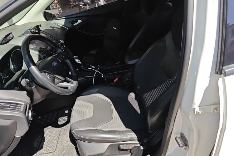 Used Ford Focus 2015 Hatchback 1.6L Automatic Fashion Edition Left Front Seat