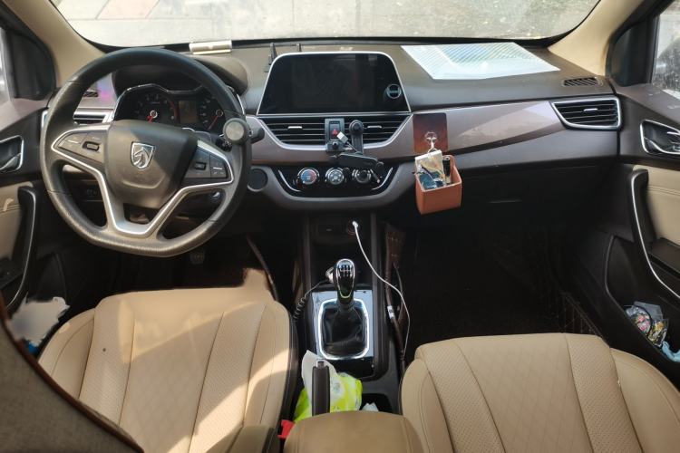 Used Baojun 310W 2017 1.5L Manual Fashion Model China V