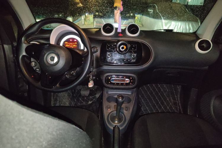 Used smart fortwo 2015 1.0L 52 kW hardtop Dynamic version
