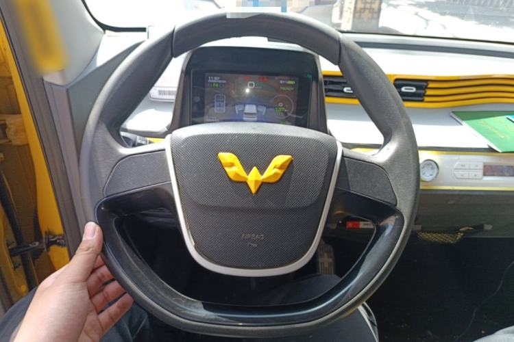 Used Wuling Hongguang MINIEV 2021 Macaron Premium Model – Lithium-NMC Steering Wheel