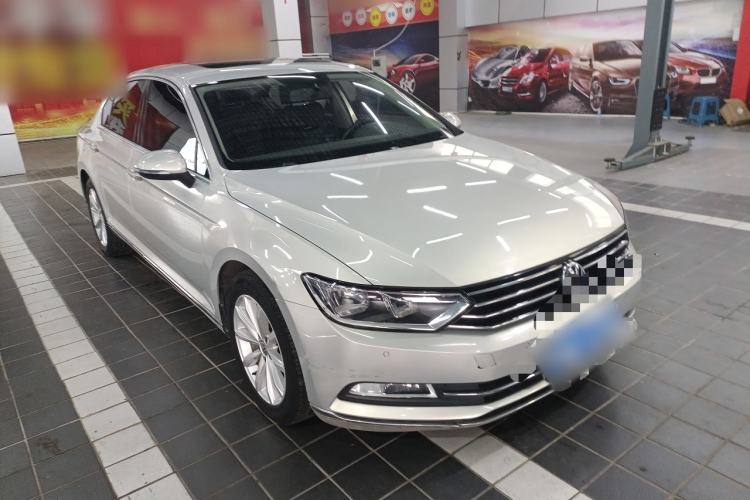 Used Volkswagen Magotan 2017 330TSI DSG Leading Model
