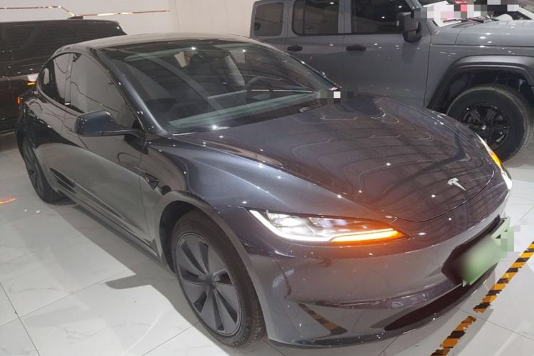 Used Tesla Model 3 2023 Rear-Wheel-Drive Version Front Right 45 Deg