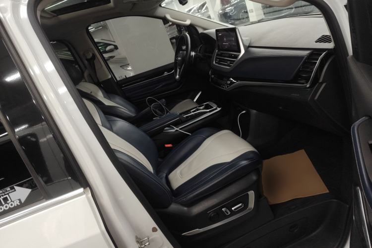 Used SAIC MAXUS G20 2021 PLUS 2.0T Gasoline Automatic ZhiZun Edition
