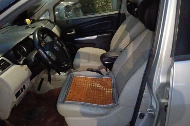 Used Venucia R50 2015 1.6L Automatic Luxury Edition
