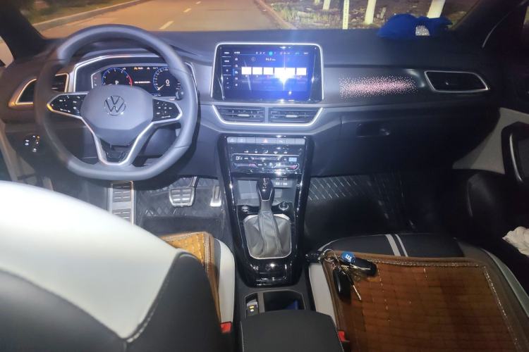 Used Volkswagen T-ROC 2024 300TSI DSG Two-Wheel-Drive Chen Guang Edition
