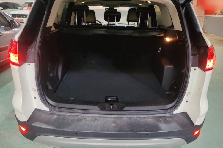 Used Ford Kuga 2015 2.0L GTDi Four-Wheel-Drive Sport Model Trunk