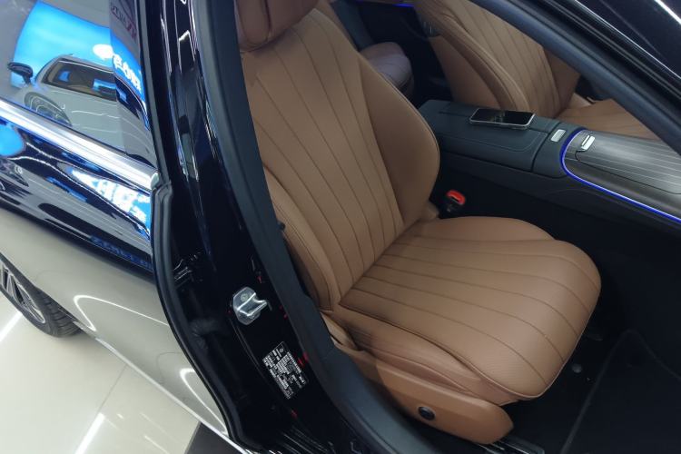 Used Mercedes-Benz E-Class New Energy 2024 E 350 e L Plug-in Hybrid Sedan Right Front Seat