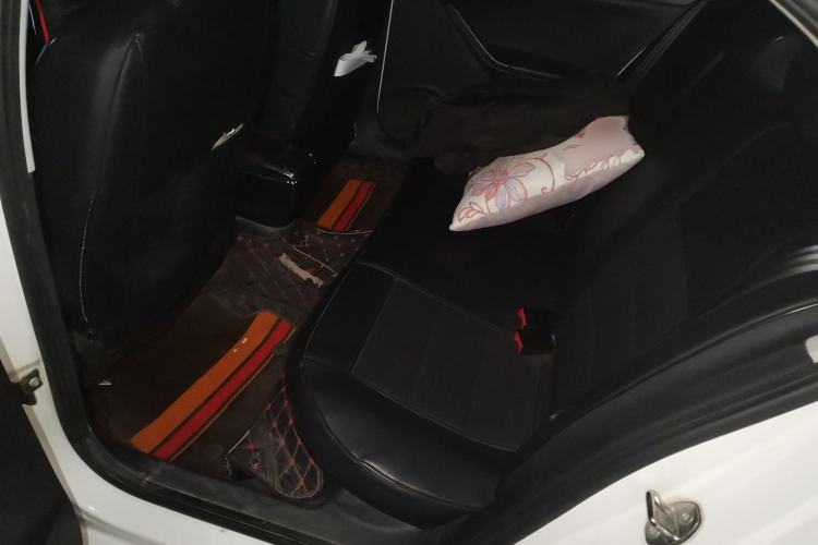 Used Volkswagen Jetta 2015 Value Edition 1.6L Manual Fashionable Style Left Rear Seat