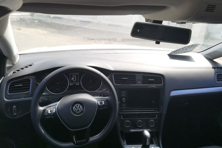 Used Volkswagen Golf 2019 280TSI DSG Comfort Version China VI Standard Center Console