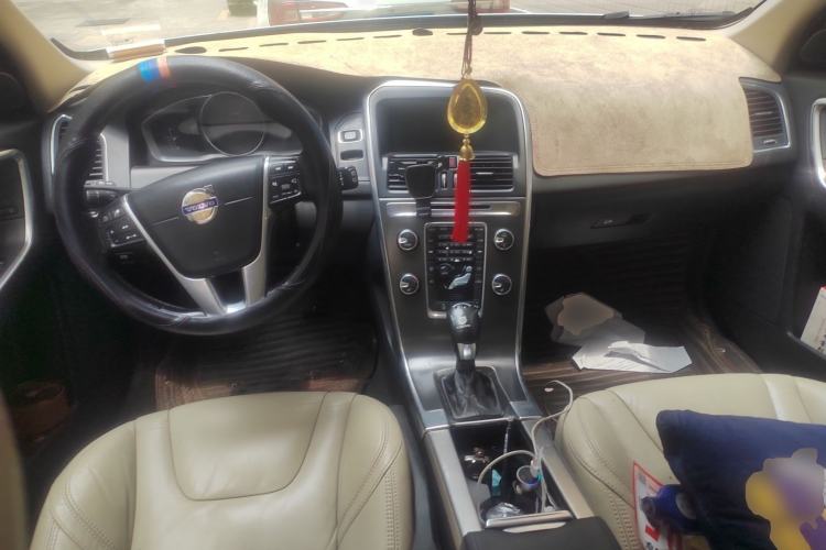 Used Volvo XC60 2014 T5 Zhiya Edition Center Console