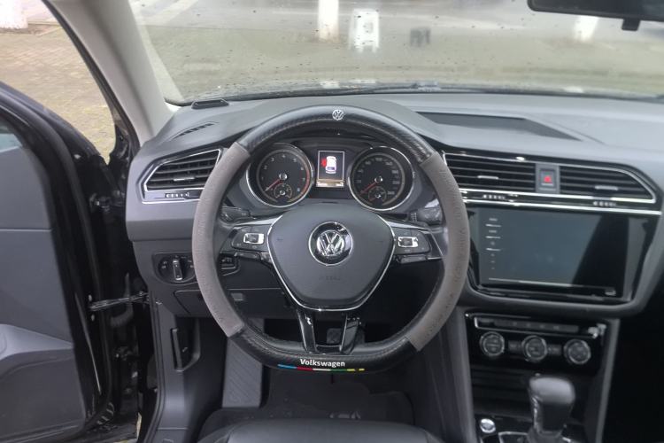 Used Volkswagen Tiguan L 2019 Updated Version 330TSI Automatic Two-Wheel Drive Panoramic Comfort Edition China VI Standard Steering Wheel