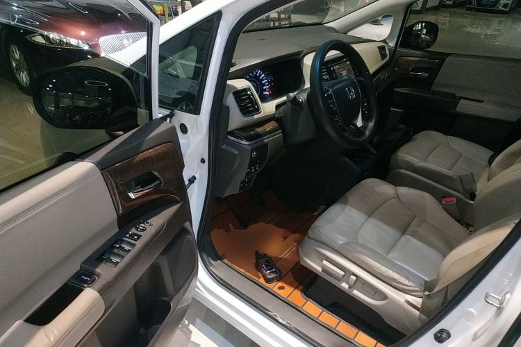 Used Honda Odyssey 2015 Revised 2.4L Luxury Edition
