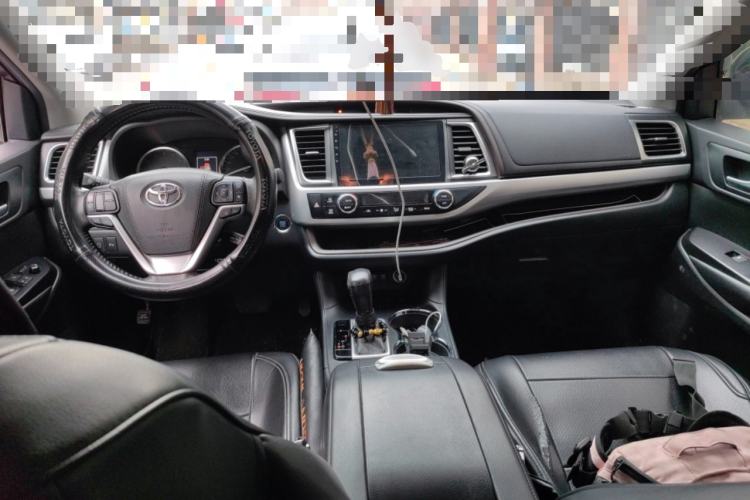 Used Toyota Highlander 2018 2.0T Four-Wheel Drive Luxury Version 7 Seats China VI Standard Center Console