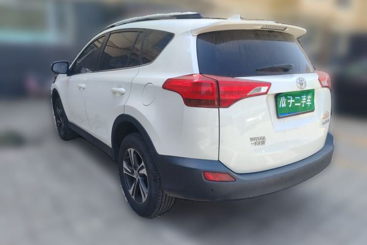 Used Toyota RAV4 2015 2.0L CVT Two-Wheel Drive Fashion Edition Rear Left 45 Deg