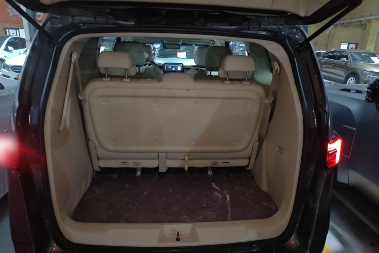 Used Buick GL8 2023 Facelifted Land Cruiser Executive Luxury Version
