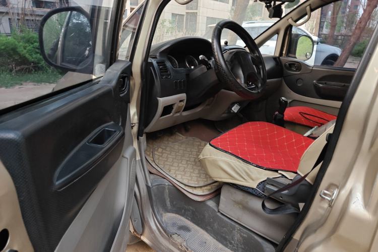 Used FORTHING Lingzhi 2015 V3 1.5L 7-Seater Luxury Model Driver Seat