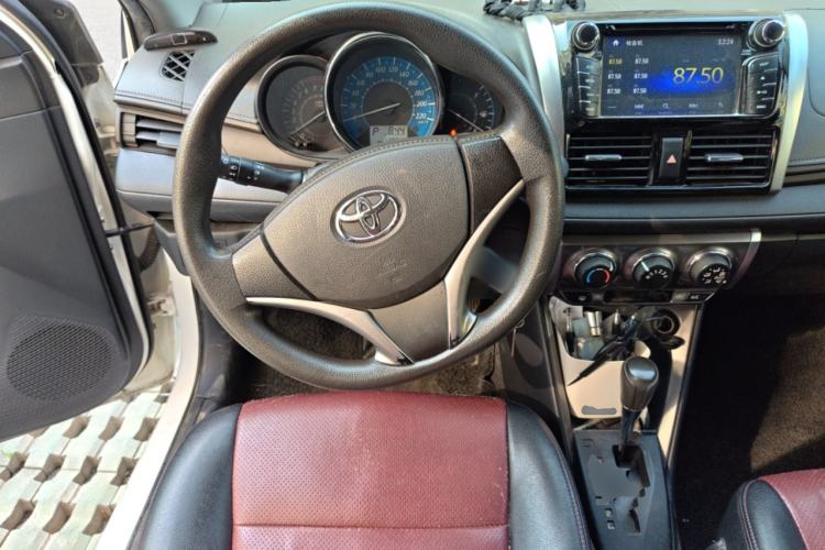 Used Toyota YARiS L Zhi Xuan 2015 1.5E Automatic Charm Edition
