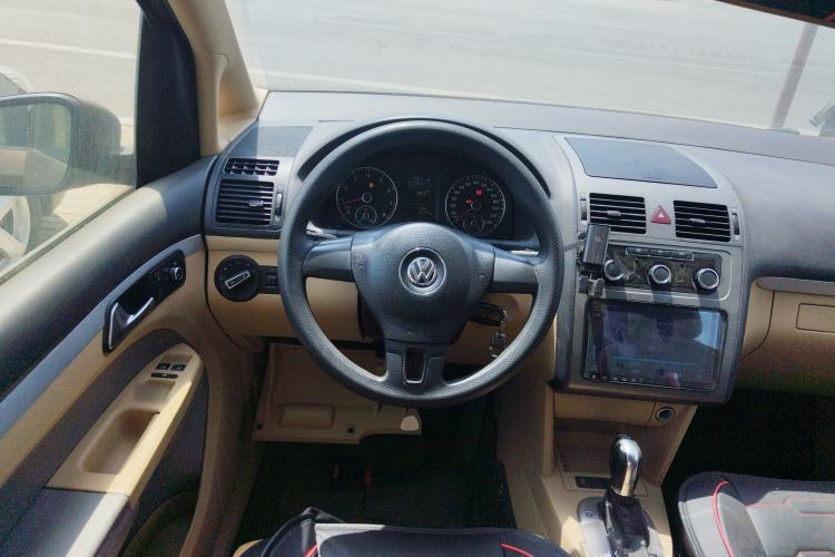 Used Volkswagen Touran 2011 1.4T DSG Zhiya Edition 5 Seats
