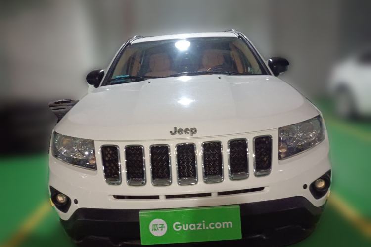 Used Jeep Compass 2011 2.4L four-wheel drive Comfort version Front