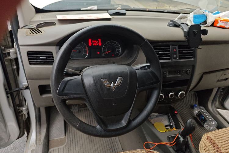 Used Wuling Rongguang V 2019 1.5L Window-Sealed Utility Model China VI LAR Steering Wheel