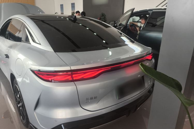 Used BYD Han L 2025 EV Four-Wheel Drive LiDAR Flagship Model