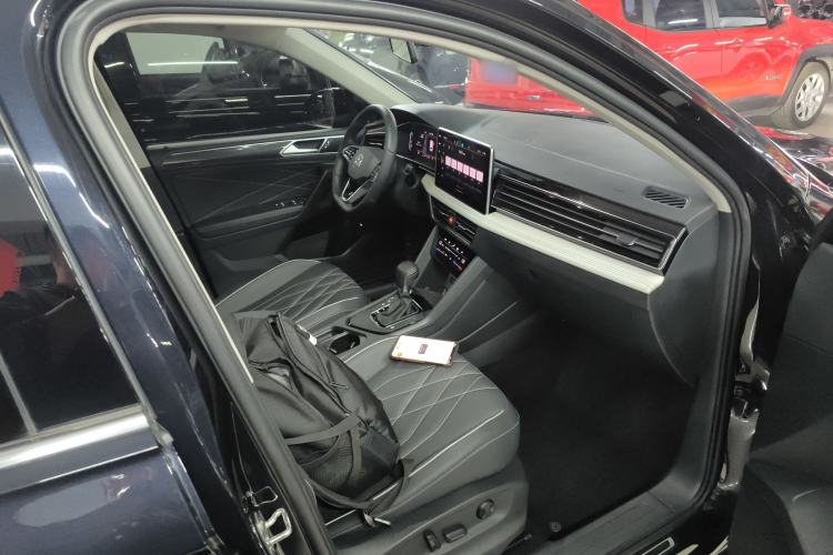 Used Volkswagen Tiguan L 2023 Revised Version 330TSI Automatic Two-Wheel Drive Smart Enjoyment Edition
