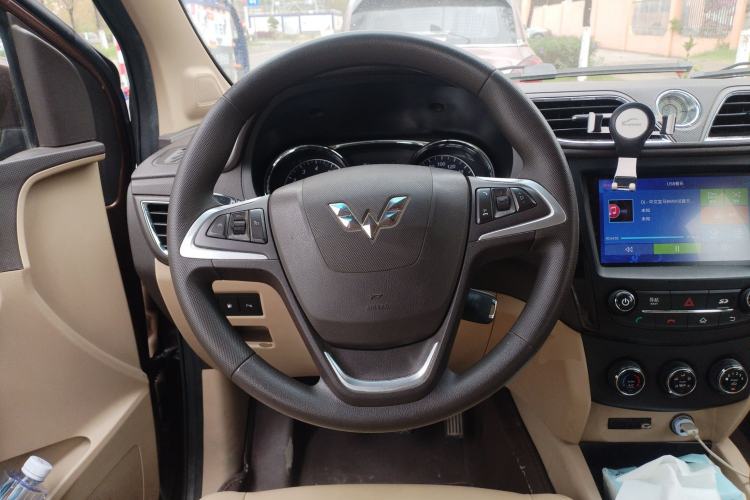 Used Wuling Hongguang 2016 1.5L S1 Deluxe Model China V-standard Steering Wheel