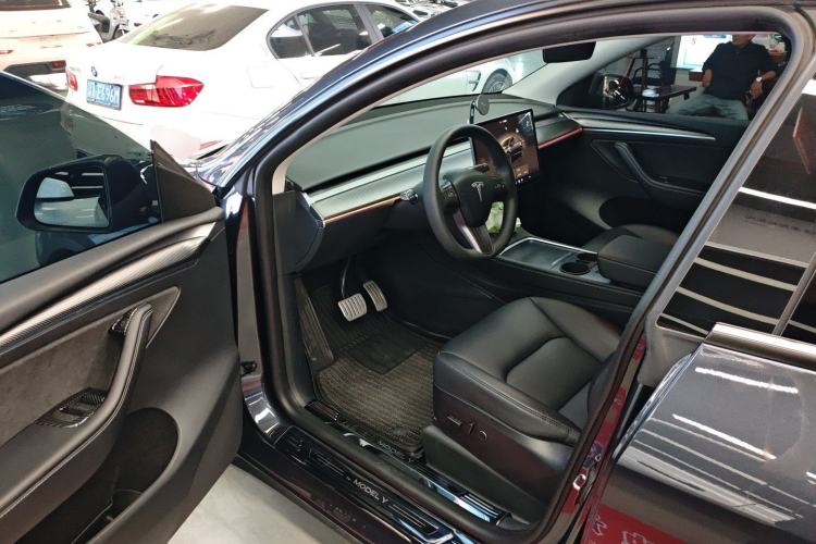 Used Tesla Model Y 2024 Long-Range All-Wheel-Drive Version