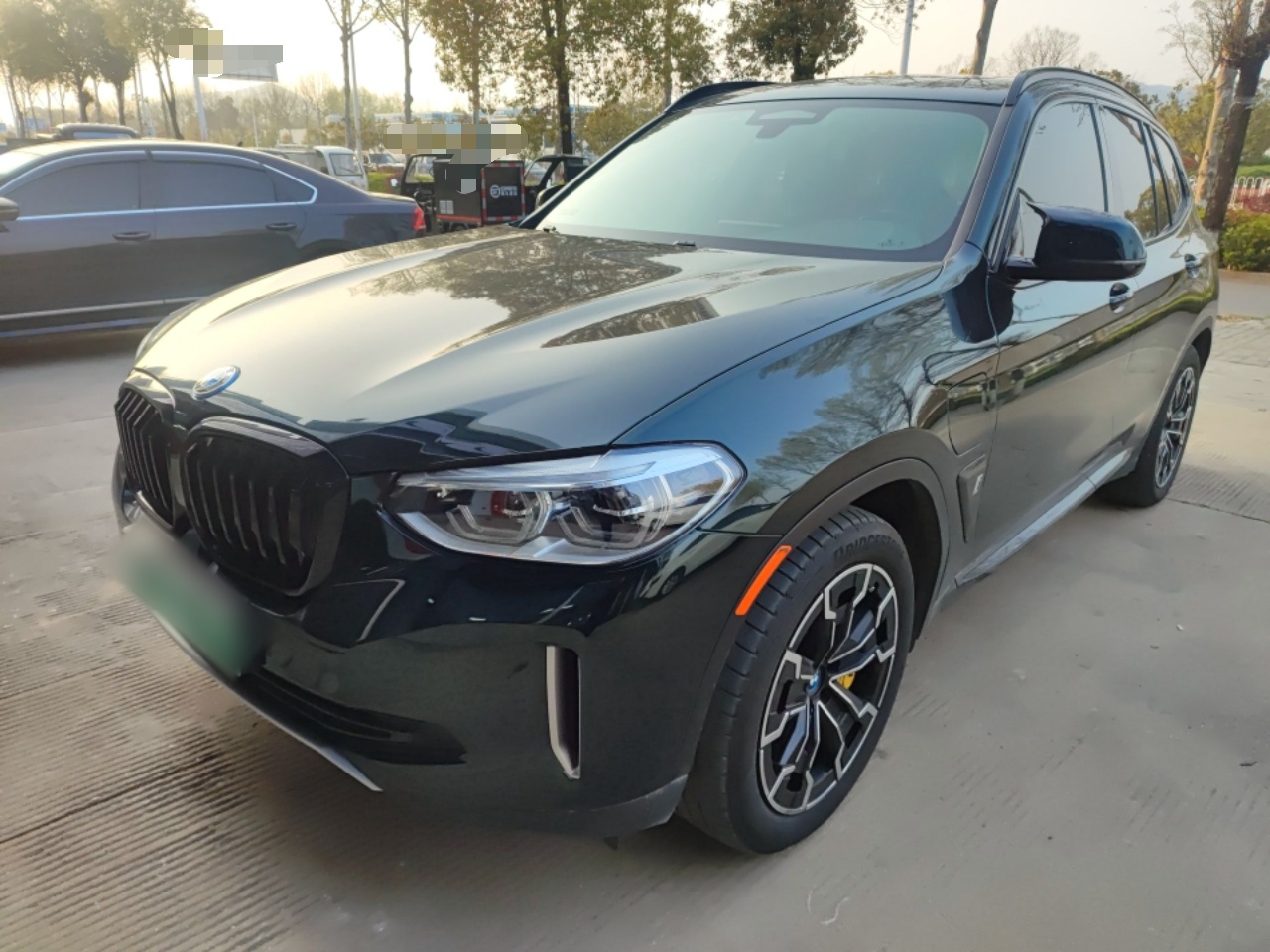 Под передней частью автомобиля