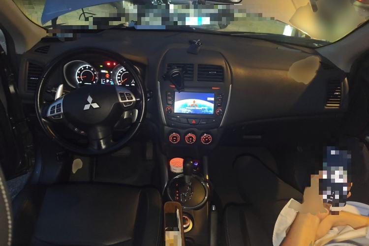 Used Mitsubishi ASX 2013 2.0L CVT 4x4 Flagship Edition Center Console