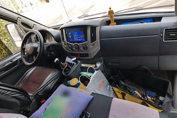 Used Dongfeng Yufeng 2021 2.4T Rear-Drive Logistics Vehicle Long Wheelbase High Roof Dual Rear Tires 6–9 Seats China VI Emission Standard YCY24140-60
